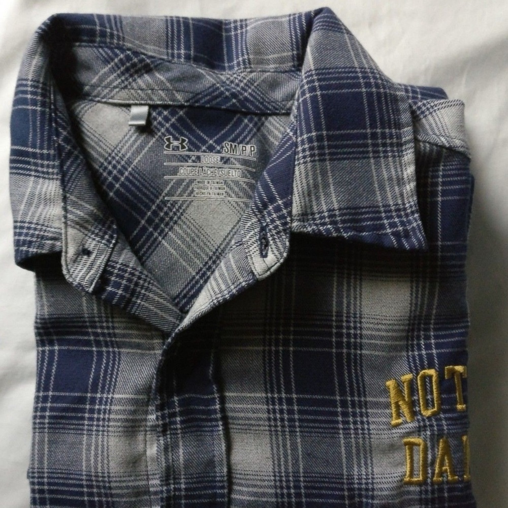 Small Under Armour Loose Fit Notre Dame Shirt